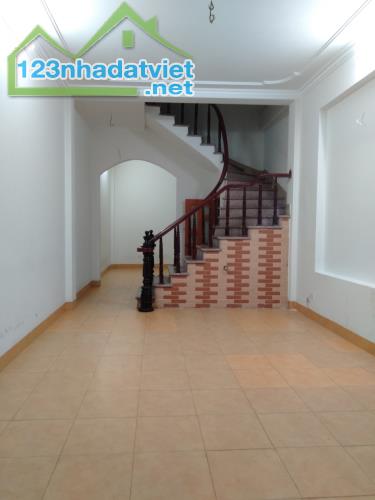 CHO THUÊ NHÀ 3 TẦNG, 50M2, 2 NGỦ KIM GIANG 7.5 TRIỆU - NHÓM 4 NGƯỜI, HỘ GĐ