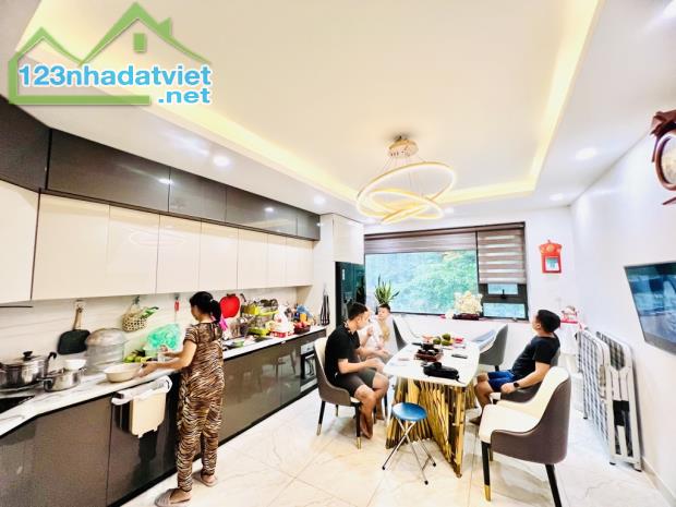 MẶT PHỐ NGUYỄN ĐÌNH CHIỂU, HAI BÀ TRƯNG, VỈA HÈ 2 BÊN, 42M2 x 7T THANG MÁY GIÁ 33 TỶ - 2
