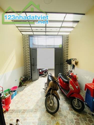 Bán nhà 3 tầng HXH 5m thông Thạnh Xuân 22, 62m2, 3T, 2 sân thượng chỉ hơn 4Tỷ - 2