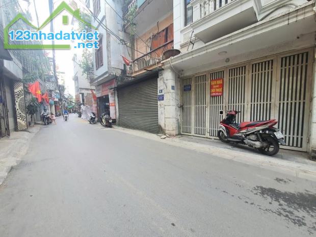 BÁN NHÀ HOÀNG VÂN THÁI THANH XUÂN DT 73M 16 TỶ 4 TẦNG MT 4M NGÕ RỘNG 2 Ô TÔ TRÁNH