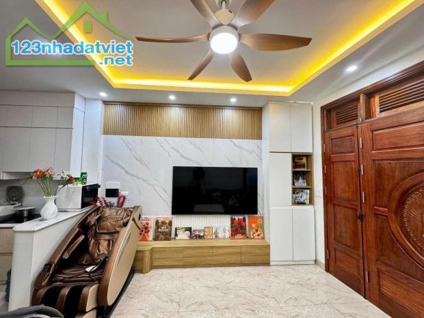 BÁN NHÀ ĐÔNG QUAN 35M2 - GIÁ NHỈNH 6 TỶ - TRUNG TÂM 4 QUẬN - 5 TẦNG MỚI ĐẸP LONG LANH - - 1