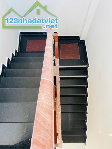 Bán nhà khu dân cư bình chuẩn, Tp, Thuận An, 100m2, nhà 3 tầng, giá chỉ 3,3 tỷ - 1