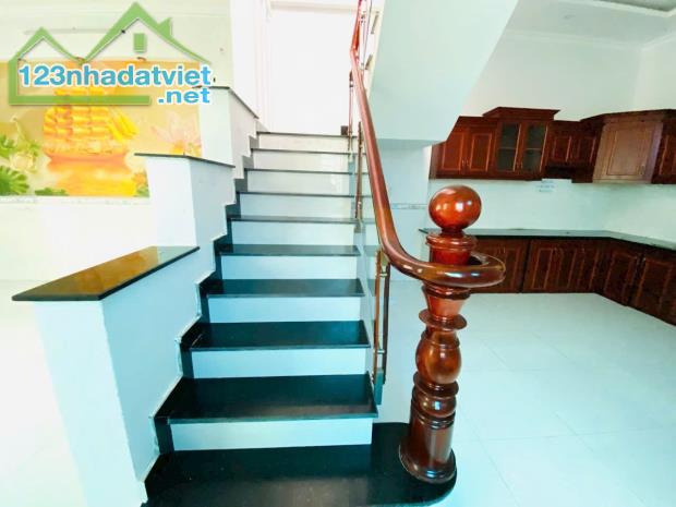 Nhà sổ riêng thổ cư, 1 lầu 1 trệt 2.75 tỷ/80m2, đường ô tô - 3