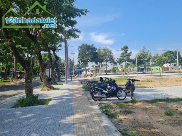 Bán Lô Đất Đối Diện Tái đinh cư Long điền bà Rịa vũng tàu DT : 100m2 giá 1,8 tỷ