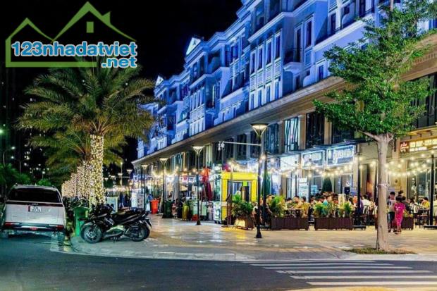 Bán shophouse kinh doanh sầm uất giá tốt Vinhome Grand Park Quận 9. Cần bán shophouse - 1