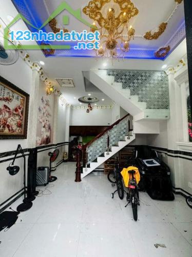 BÁN NHÀ 4. TẦNG ĐƯỜNG NGUYỄN ẢNH THỦ - GIÁ HƠN 6 TỶ