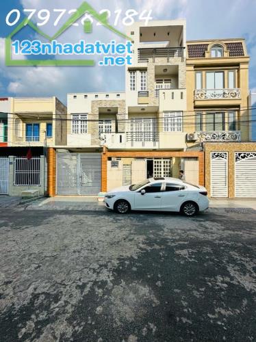 BÁN NHÀ HẺM 8M ,DT 180M2 NGAY VÒNG XOAY PHÚ HỮU, NGUYỄN DUY TRINH ,Q 9