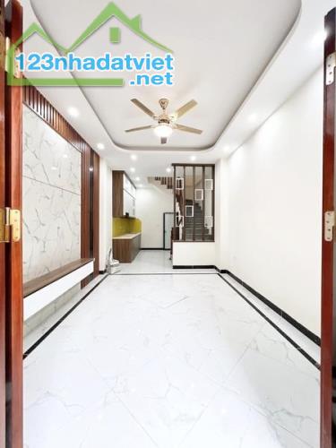 CẦN BÁN NHÀ 4 TẦNG DT:32M2 VỊ TRÍ ĐẸP.NGÕ RỘNG,THÔNG THOÁNG.Ô TÔ ĐỖ CỬA.GIÁ CHỈ 1,9TỶ - 4