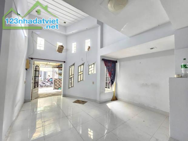 BÁN NHÀ 2/ ĐƯỜNG DƯƠNG QUẢNG HÀM   P5, Q GÒ VẤP
