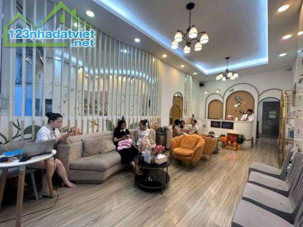 Cho thuê nhà đường Tô Hiến Thành, Phường 13, Quận 10. Trệt, 2 lầu(4x25) DT 300m2 chỉ 40tr