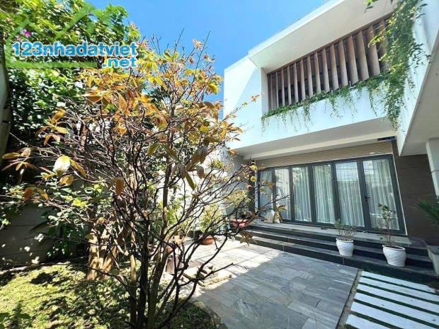 BÁN VILLA 8PN KĐT NAM VIỆT Á - 460M2 NGANG 11M - DÒNG TIỀN HƠN 50TR/TH - 🔥CHỈ NHỈN 18TỶ🔥 - 4