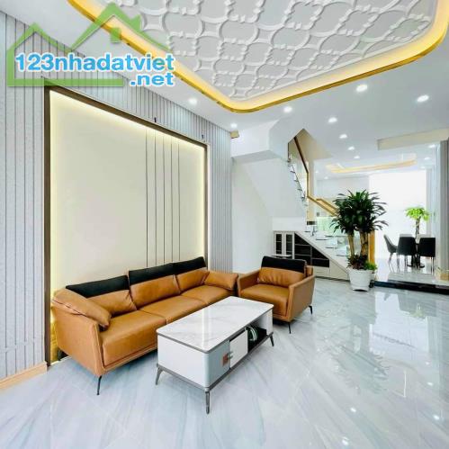 Ngộp vốn bán rẻ nhà đường Quốc Hương, Quận 2. Giá 3tỷ150, DT64m2, chỉ 1 sẹc - 1