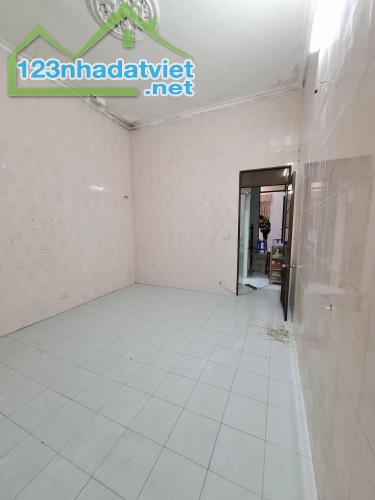 Bán nhà ngõ thông, ba gác qua nhà, sổ vuông, thoáng, kinh doanh, 45m, 4T, MT 4m, hơn 4 tỷ - 4