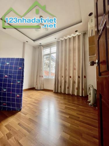 242 Nghi Tàm - Tây Hồ. Dân xây - Giá Đầu Tư. DT30m2-4 tầng. Giá 5.2 tỷ. Còn Thương Lượng. - 1