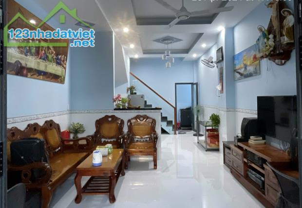 Bán nhà mới về ở ngay, 3Tầng, hxh gần VinHomes Grand Park Quận 9. Giá hơn 5 tỷ