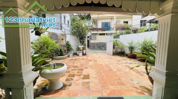 Gấp bán nhà Quận 1, đất 242m2 chỉ 70 tỷ, gần sát Mặt tiền Lê Thị Riêng. - 3