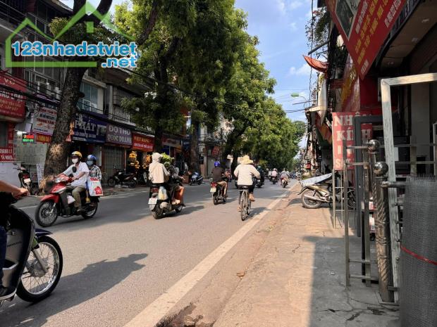 SIÊU PHẨM NHÀ NGÕ THÔNG ĐÊ LA THÀNH 40M2 5T 3,8M MT GIÁ CHÀO 8.9 TỶ ĐỐNG ĐA KINH DOANH LÔ