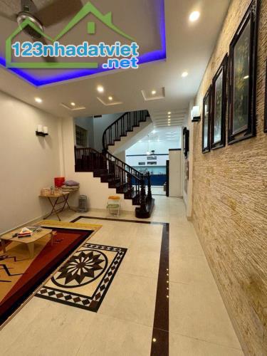 Bán Nhà Nguyễn Ngọc Vũ Nhà Mới Đẹp Full Nội Thất  Dt 60m2 4T  Giá 12 tỷ