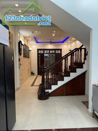 Bán Nhà Nguyễn Ngọc Vũ Nhà Mới Đẹp Full Nội Thất  Dt 60m2 4T  Giá 12 tỷ - 3