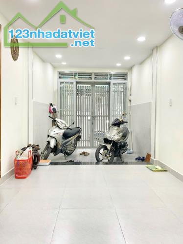 BÁN NHÀ TÂN BÌNH HXH 60M2 3 TẦNG NỞ HẬU 6M 3 PN NHÀ MỚI ĐẸP SÁT MT PHẠM VĂN HAI  GẤP BÁN - 3