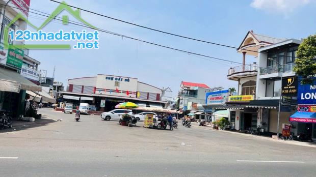 BÁN LÔ ĐẤT MẶT TIỀN ĐẸP GIÁ ĐẦU TƯ THỊ TRẤN ĐẤT ĐỎ DT: 175m2 Giá 1 Tỉ 3 - 2