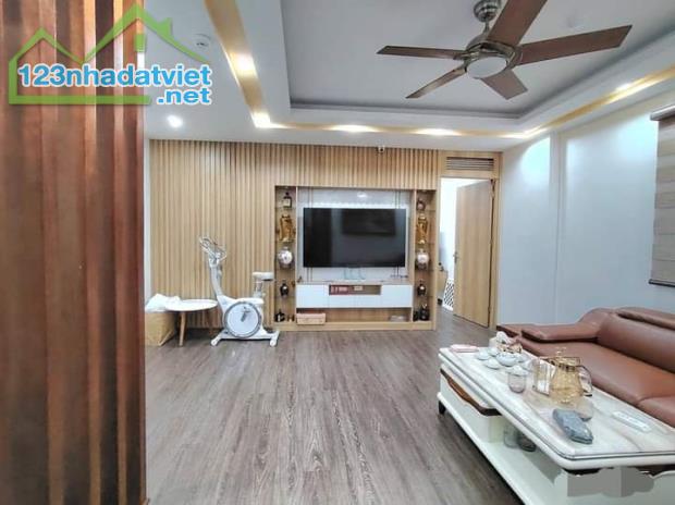 Chính chủ bán toà hỗn hợp Văn Phòng Apartment Phố Khương Thượng Đống Đa 105m2x10T