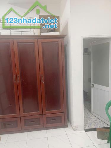 Bán nhà Bùi Thế Mỹ, P10. Tân Bình, Hẻm xe hơi tông, dt 5,4m x 9m, 3 tầng ở ngay, giá chủ - 4