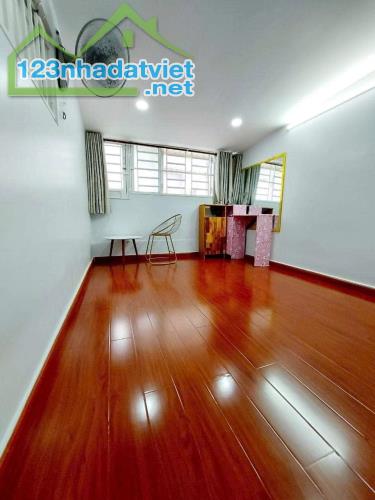 Nhà Lê Văn Sỹ quận 3 DT 50m2 ,3 tầng ,hxh giá 6ty - 5