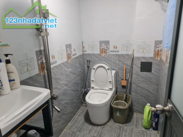 Thủ Đức , Linh Xuân , Mặt Tiền , 52 m2 , trệt lầu , 2PN , 2WC , chủ đi định cư bán rẻ - 3