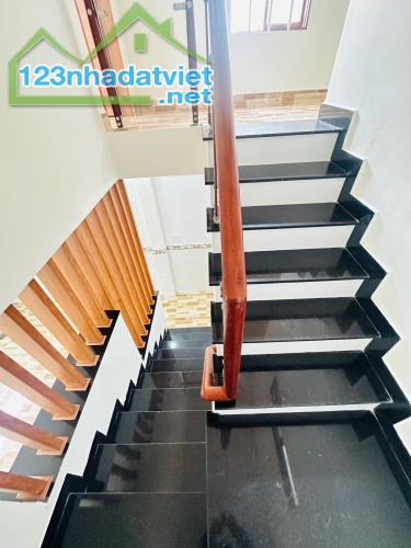 Chủ nhà cần bán gấp nhà mới, gần chợ Tân Hương, hẻm xe hơi,40m2, chỉ 3.7x tỷ, khu sầm uất - 2