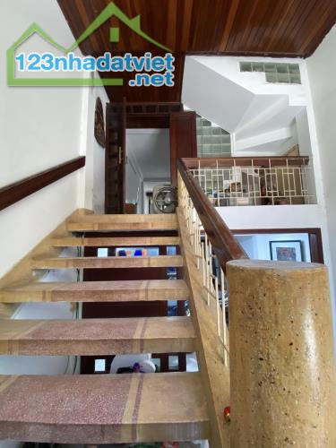 Bán nhà ngõ 39 Hào Nam-DT 42 m2 x 5 tầng.MT 3.7m-PHÂN LÔ ÔTÔ ĐỖ CỬA VÀO NHÀ-VĂN PHÒNG.