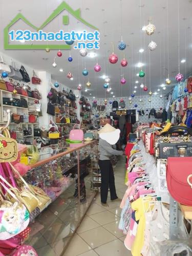 Gấp bán nhà Gò Vấp, giá 24 tỷ, nền đất 250m2 ngang 7m, cạnh Emart Phan Huy Ích.