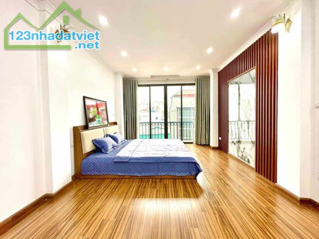 Bán Nhà Đẹp Phố Đại La, Hai Bà Trưng, Ôtô, Lô Góc 55m2x4T, MT 5m, giá 11.2 tỷ