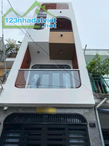 NHÀ NGAY CHỢ BÀ CHIỂU GIÁP QUẬN 1, HẺM XE HƠI 38M2, 4 TẦNG, 4PN, FULL NỘI THẤT, NHỈNH 6 TỶ - 5