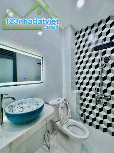 NHÀ NGAY CHỢ BÀ CHIỂU GIÁP QUẬN 1, HẺM XE HƠI 38M2, 4 TẦNG, 4PN, FULL NỘI THẤT, NHỈNH 6 TỶ - 1