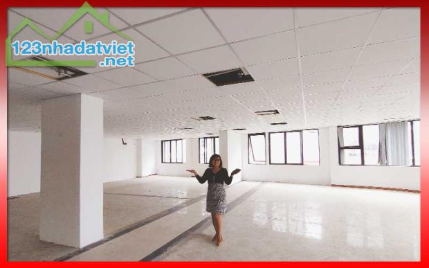 Cho thuê 350m2 sàn VP mặt tiền Phổ Quang, ngay Sân Bay, Hầm xe rộng rãi, Toà góc view rất - 1