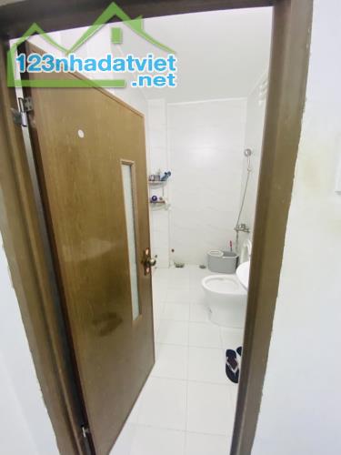 NHÀ 3 TẦNG ĐƯỜNG CỘNG HÒA P12 TÂN BÌNH.. HẺM XE TẢI TRÁNH - 4 PN..4 WC. KHU VĂN PHÒNG BIỆT - 3