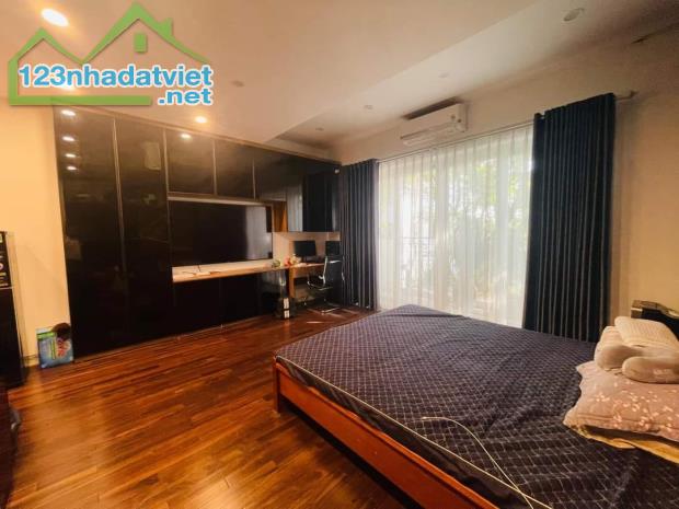 BÁN NHÀ PHÂN LÔ TRUNG KÍNH TO, CẦU GIẤY, DT 70M, MT 6M, Ô TÔ DỪNG ĐỖ, VIEW CÔNG VIÊN