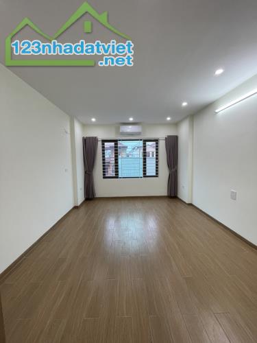 Bán nhà xây mới Đa Sỹ mặt ngõ rộng thoáng, lô góc 40m2*4T giá 5,5 tỷ!