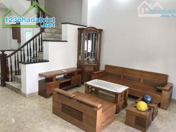 Bán nhà 5 tầng, 35m2, Đức Giang, Long Biên, Ngõ Ô TÔ THÔNG, giá nhỉnh 4 tỷ - 4