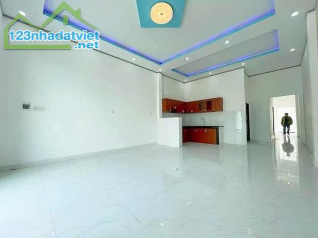 Bán nhà 5x23m đức hòa đông, giá 1 tỷ 400tr, hỗ trợ cho vay ngân hàng. 09767.333.94 - 2