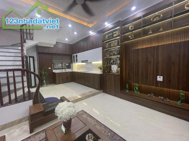 Bán nhà Phạm Văn Đồng, 100m2, phân lô, ô tô, kinh doanh, nội thất chủ tặng,  nhỉnh 11tỷ. - 2