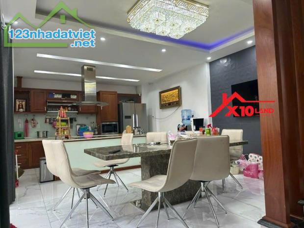 Bán nhà 5 tầng 390m2 2 Mặt Tiền Khu D2D ngay Chung Cư Topaz Twin Chỉ 9 tỷ