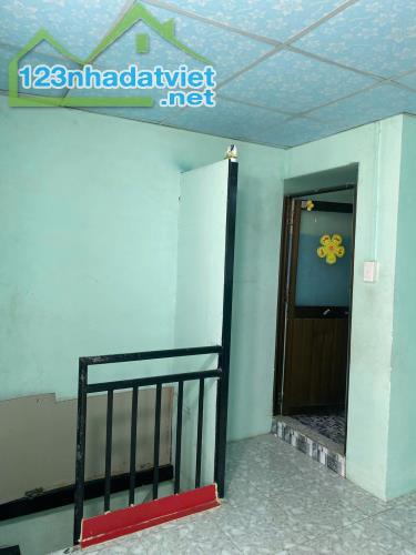 Chủ cần bán nhà 2,2 tỷ TP.Dĩ An dt 62m2 - 1