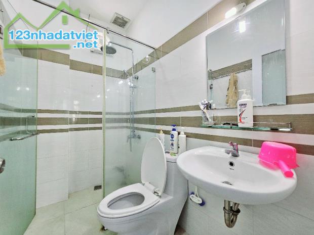 PHÚ NHUẬN KHU PHAN XÍCH LONG 40M2 NGANG 3.7M, 5 TẦNG, 3PN, Ở NGAY, NHỈNH 6 TỶ - 1