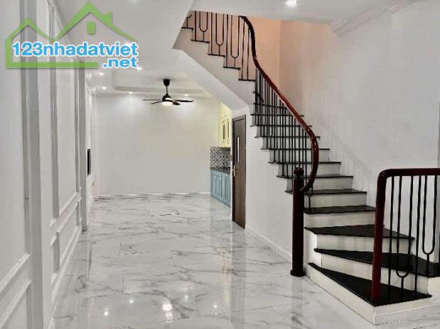 BÁN GẤP NHÀ TỨ HIỆP 40M2 5 TẦNG HIỆN ĐẠI 4,8 TỈ MỚI KING KONG - 4