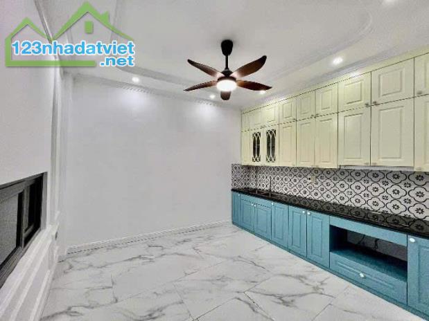 BÁN GẤP NHÀ TỨ HIỆP 40M2 5 TẦNG HIỆN ĐẠI 4,8 TỈ MỚI KING KONG - 1