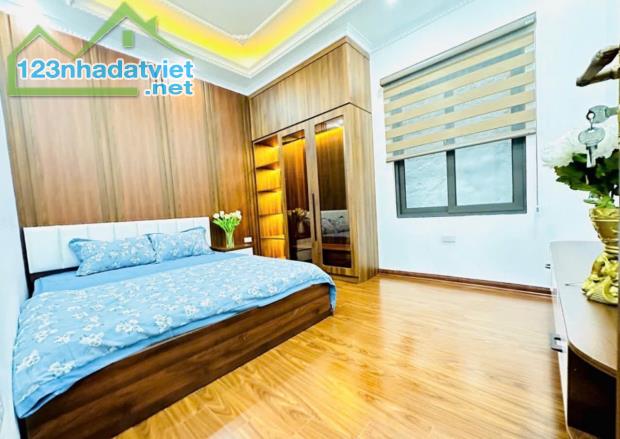 NHÀ SIÊU ĐẸP, PHỐ CẦU GIẤY -  LÔ GÓC, 3 MẶT THOÁNG, TẶNG FULL NỘI THẤT LUNG LINH – 55M2, - 1