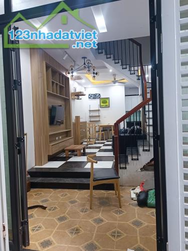 Nhà dân xây 3 tầng, đầy đủ nội thất tại Tây Mỗ, gần Vinhomes - Thiết kế 3 phòng ngủ, 4đ - 1