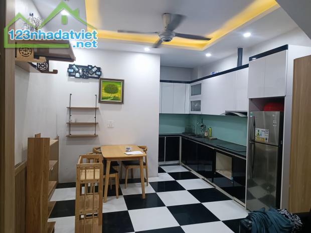 Nhà dân xây 3 tầng, đầy đủ nội thất tại Tây Mỗ, gần Vinhomes - Thiết kế 3 phòng ngủ, 4đ - 3